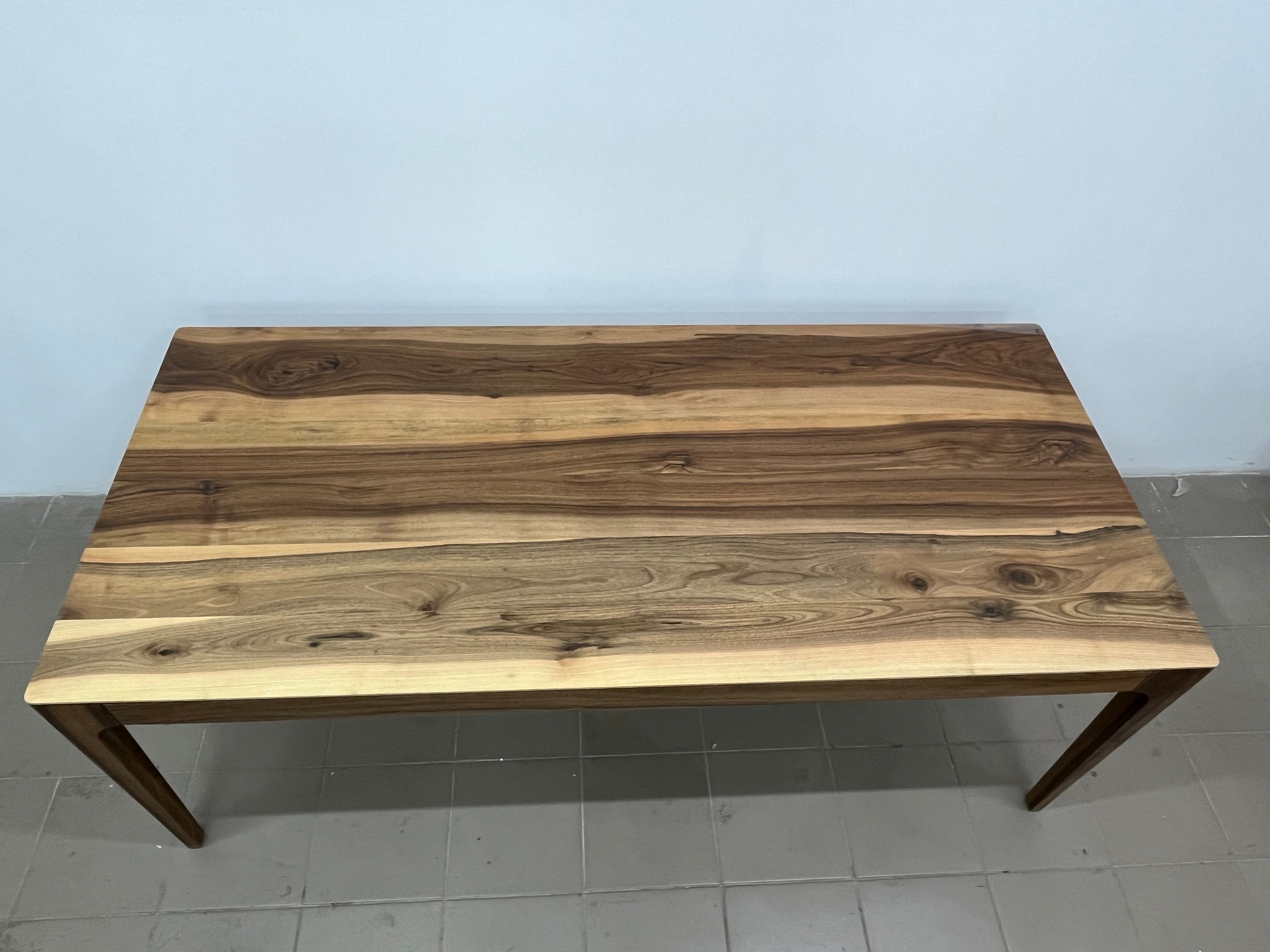 CAROLINA | Tisch aus Europäischem Nussbaum | 200 x 90 x 2 cm | B35 Lagerbestand