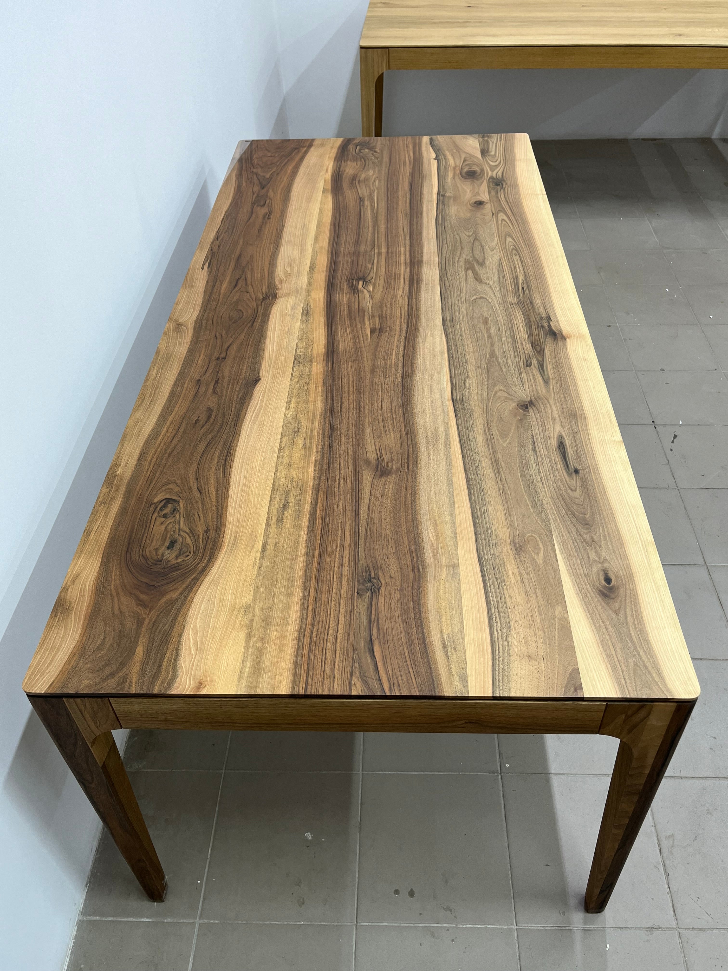 CAROLINA | Tisch aus Europäischem Nussbaum | 200 x 90 x 2 cm | B35 Lagerbestand